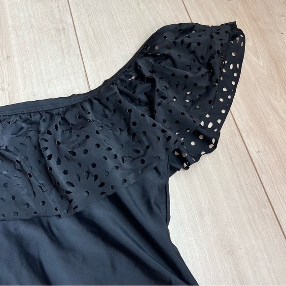 Cupshe‎ Lasercut Flounce Off the Shoulder swimsuit - Picture 5 of 12